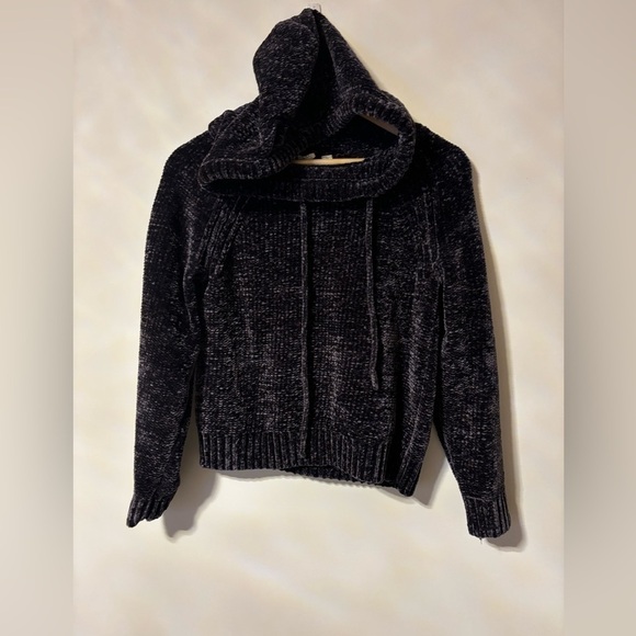 GAP- Increibly soft, comfortable hoodie - Picture 2 of 8